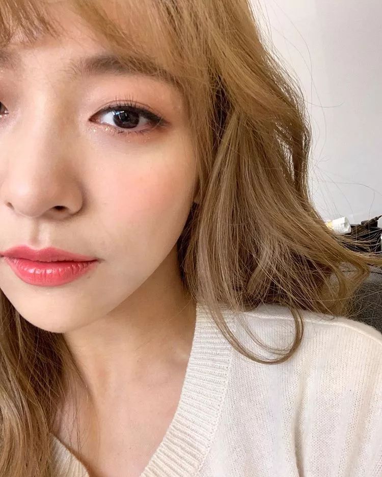 2020年女星棕发色精选昆凌蜜茶发色嫩又显白