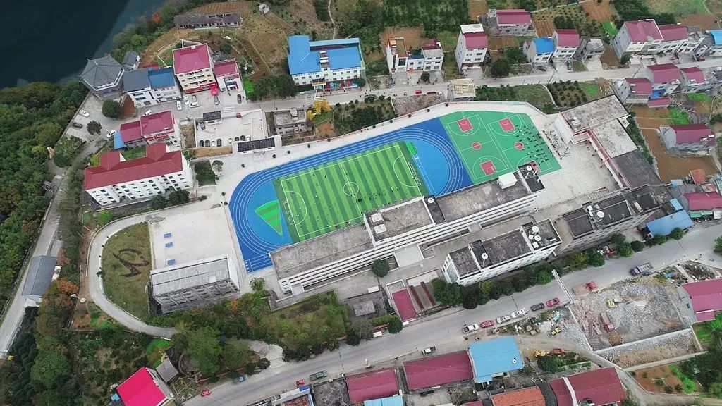 赏析渔峡口镇中心学校我和我的祖国