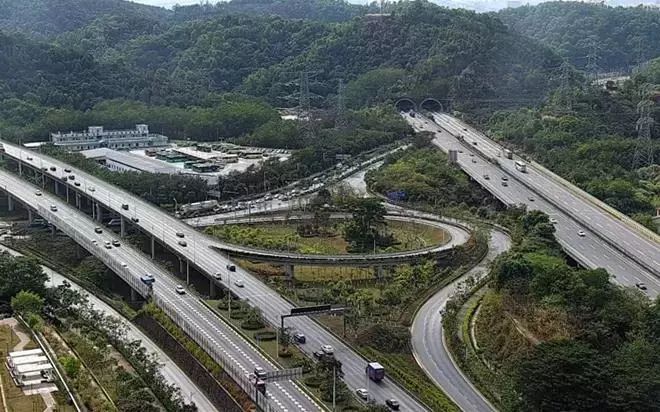 @龙岗车主,盐龙大道电子警察上线!专抓各类违法驾驶专业户!_监控