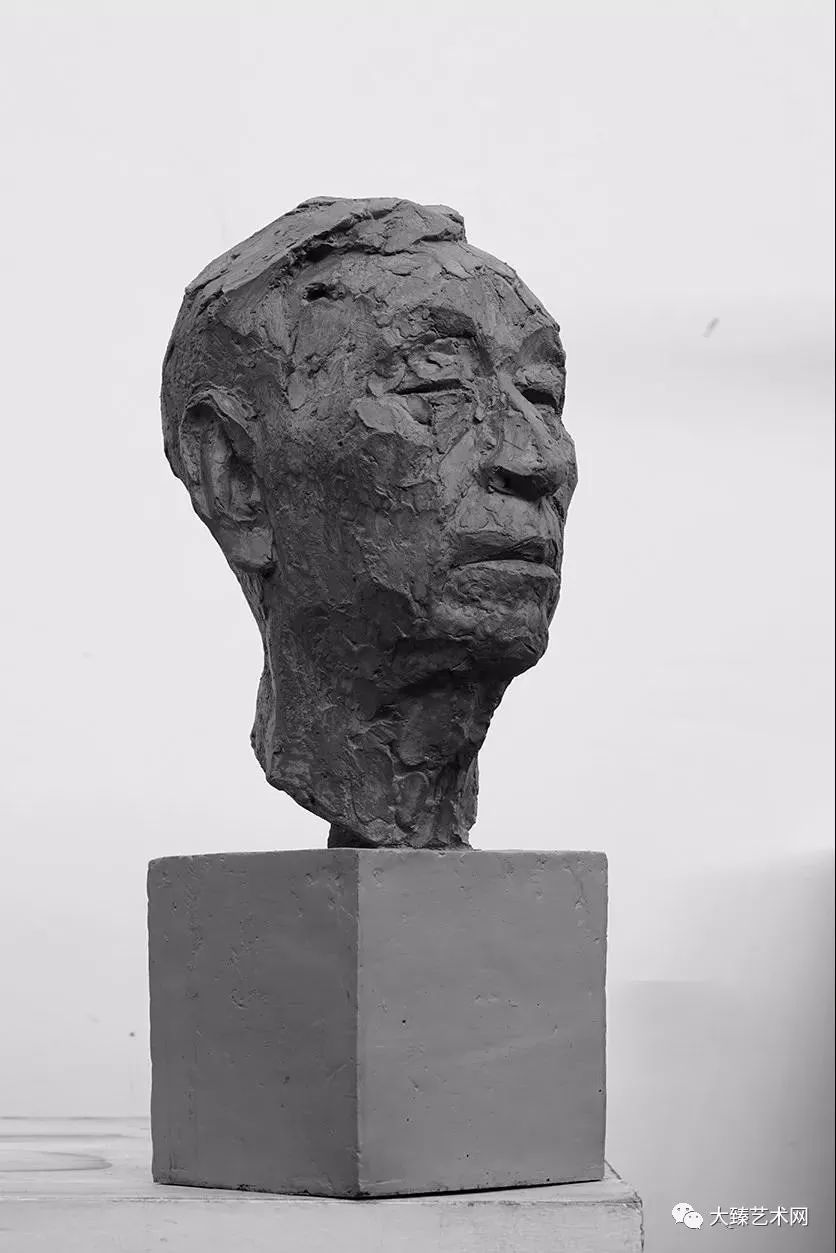 雕塑家陈涛他一直致力于人物题材的雕塑创作