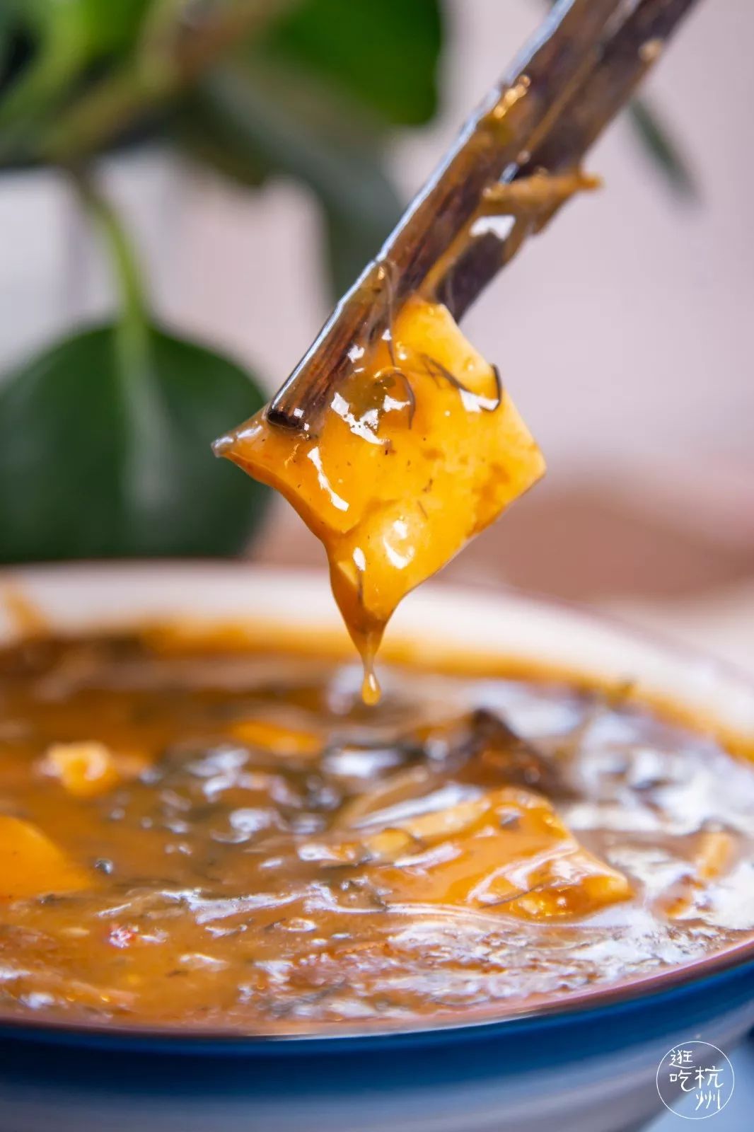 方大茂里的米羹请了当地的阿姨每天现煮的,里边是常规的豆腐和干菜.