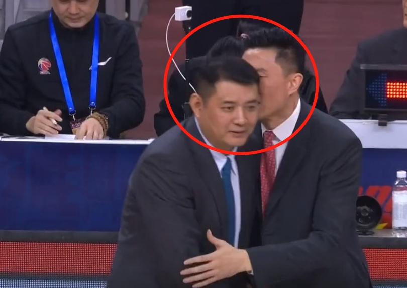 原创4次栽倒在同一球队!杜锋,巩晓彬说悄悄话,赵睿第3节被撞倒2次