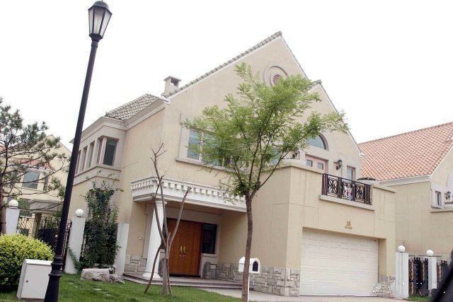 从没公开过.只有倪萍,杨澜,刘晓庆等几位大咖光临过.