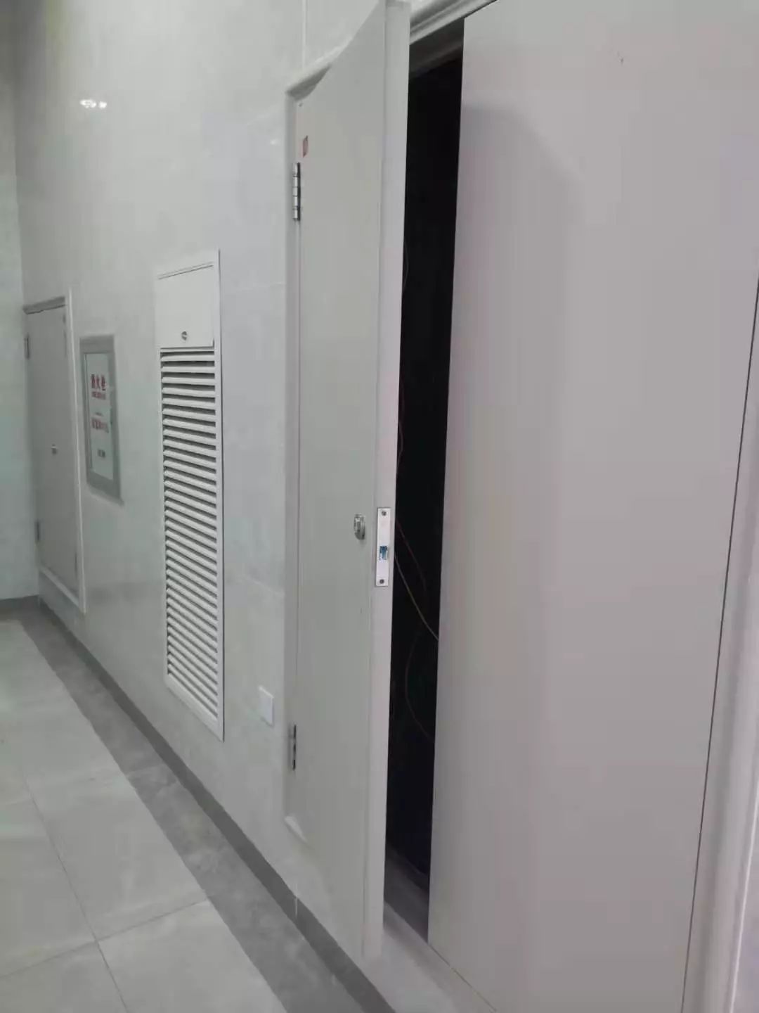 管道井门锁维修前管道井门锁维修后楼层指示牌维修前楼层指示牌维修后