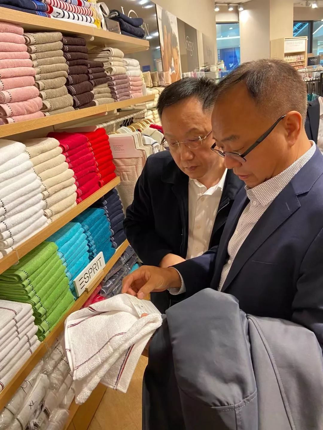 中纺联副会长杨兆华率团出访保加利亚