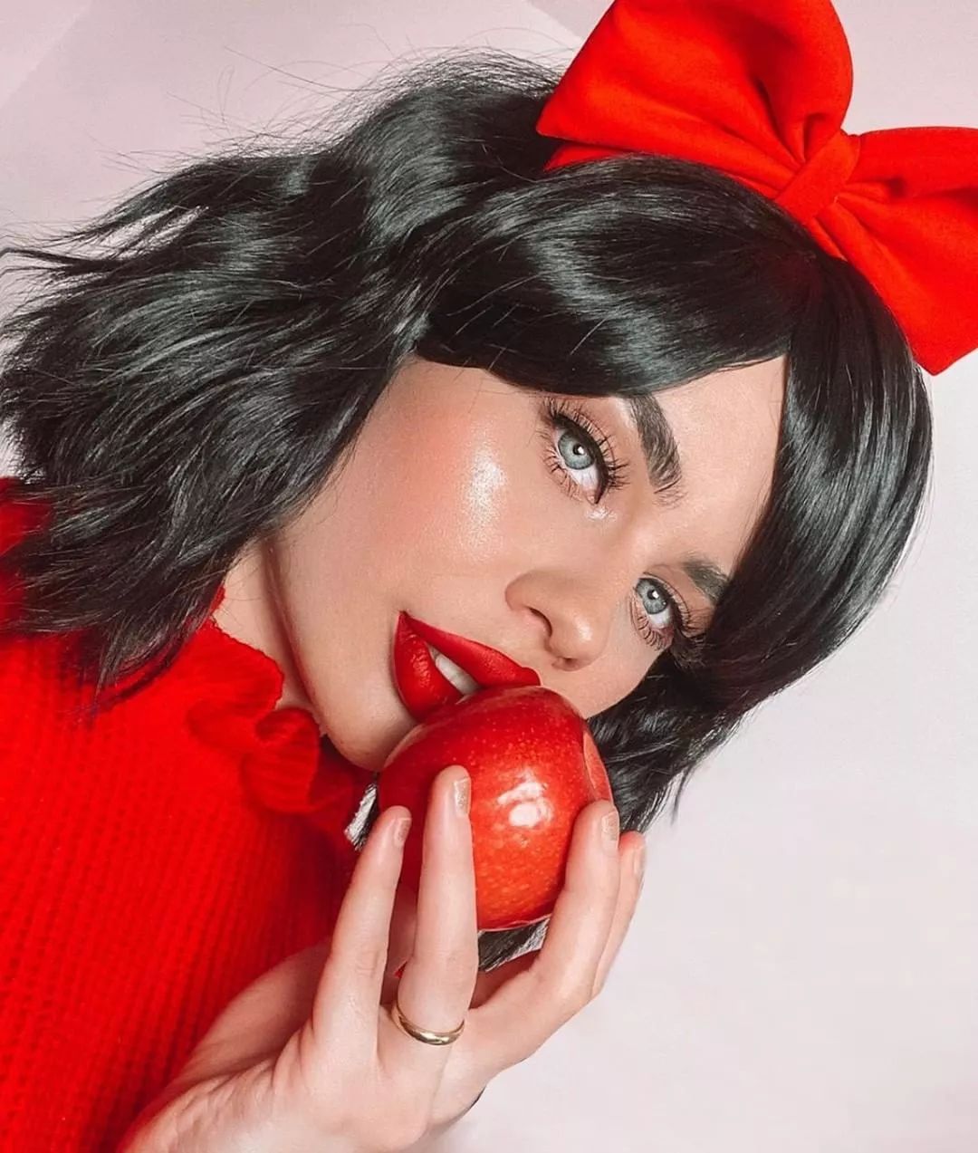 不少美妆品牌出了红红火火的新年限定.