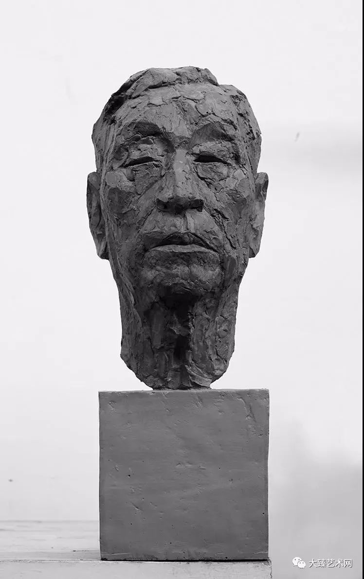 雕塑家陈涛他一直致力于人物题材的雕塑创作