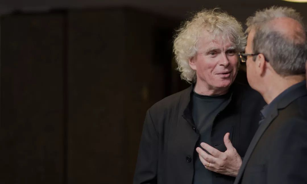 今日指挥家西蒙拉特尔