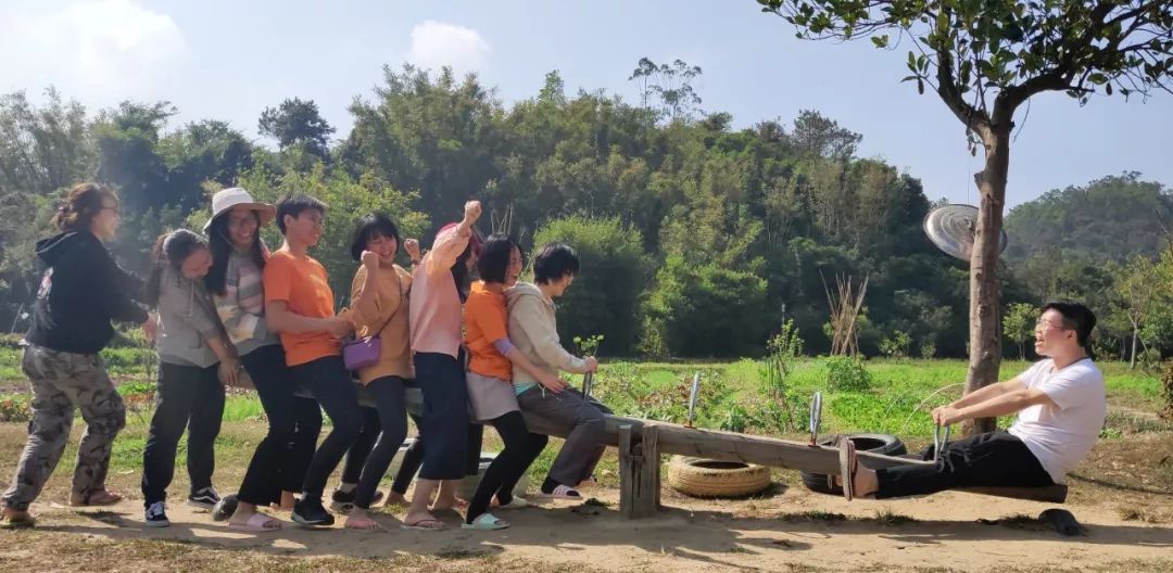 这是一场集体变三岁的年终会_中山