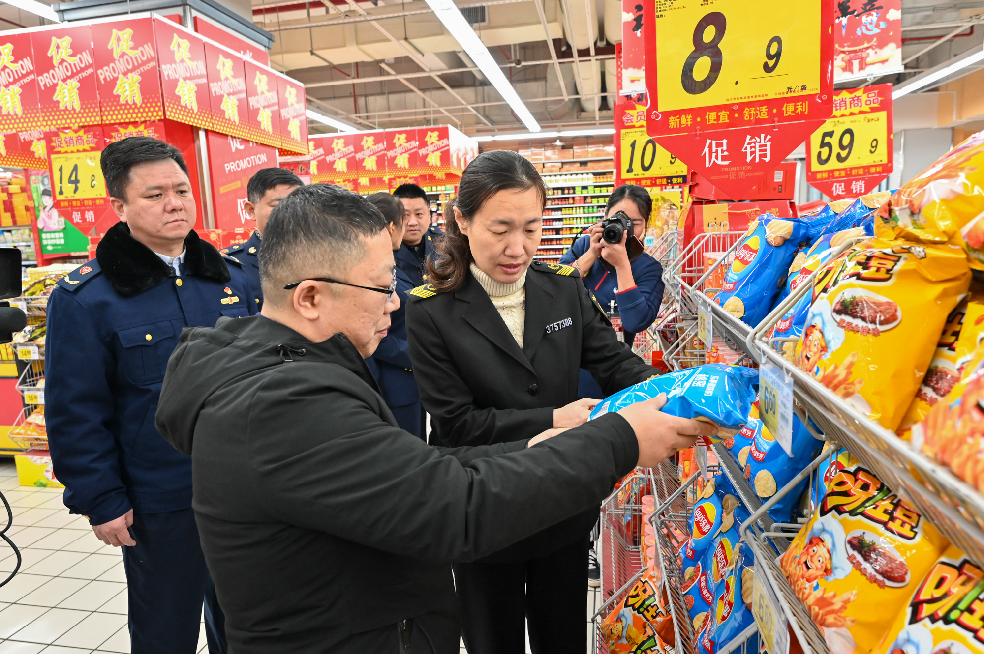 临沂市市场监管局突查大润发超市红旗路店