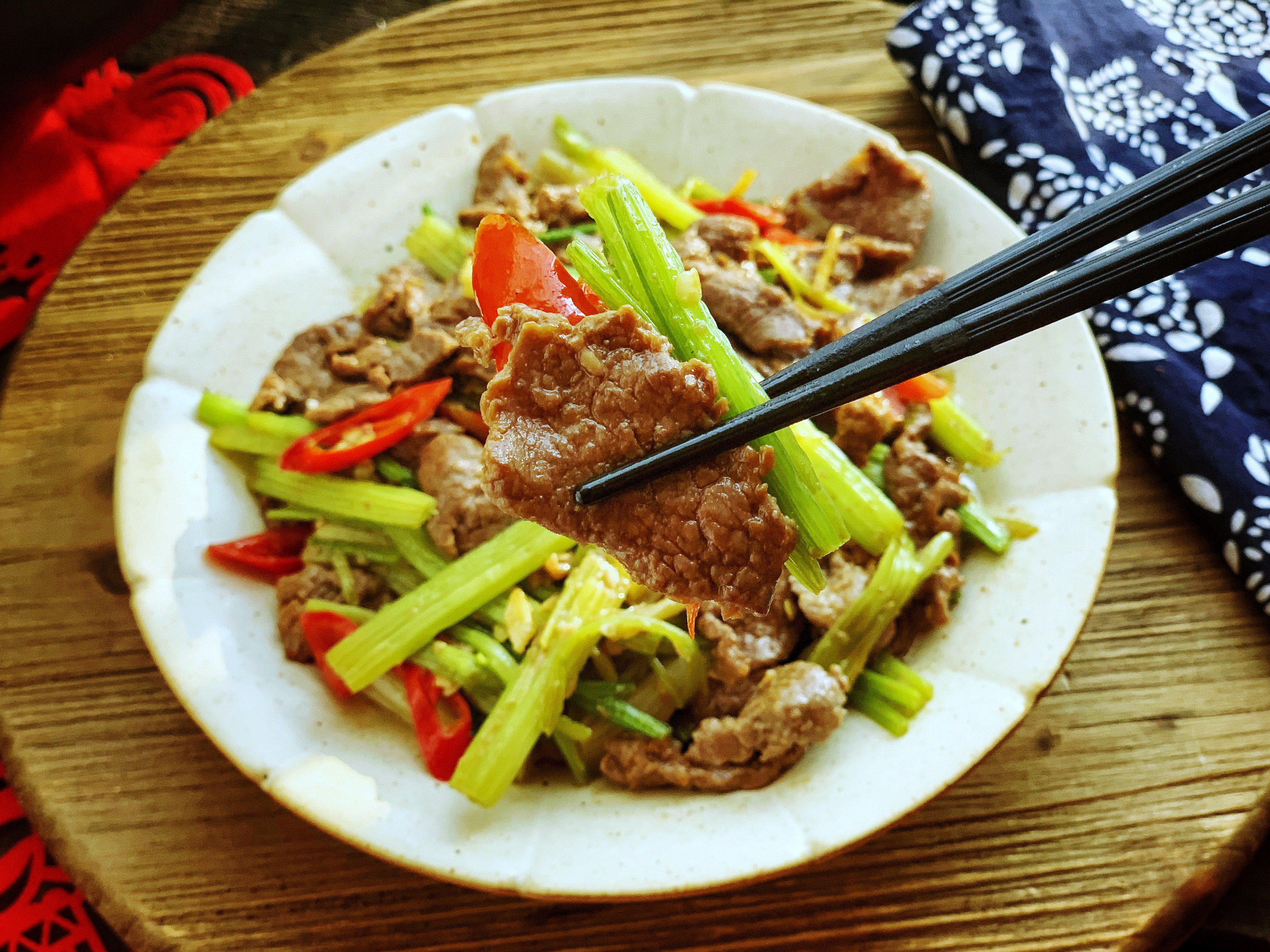 湘菜芹菜炒牛肉图片