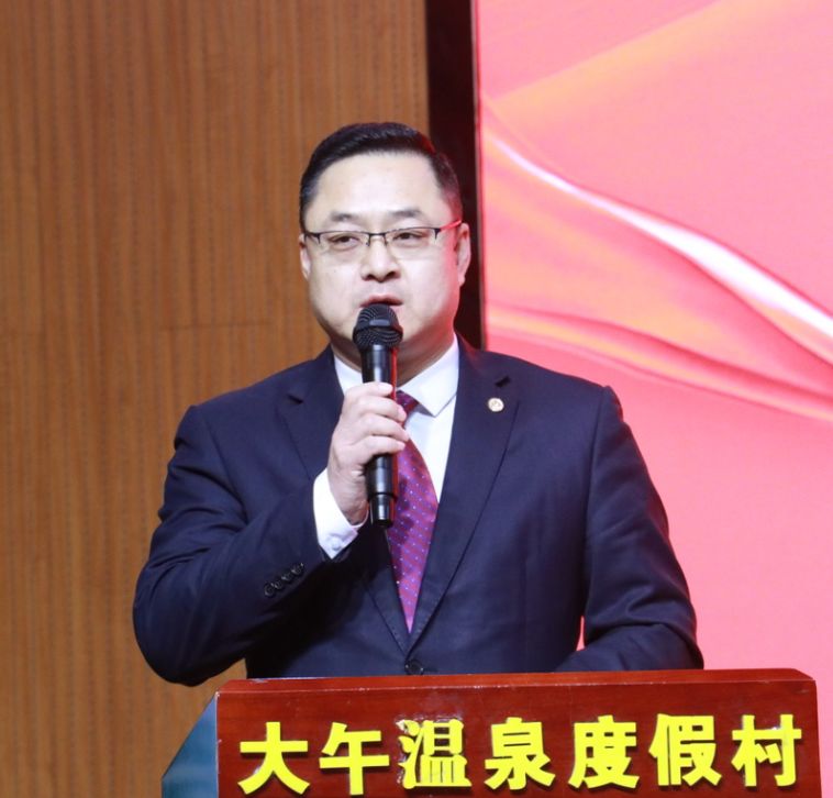 特邀大午集团监事长孙大午先生,副监事长刘会茹女士,总经理刘平女士