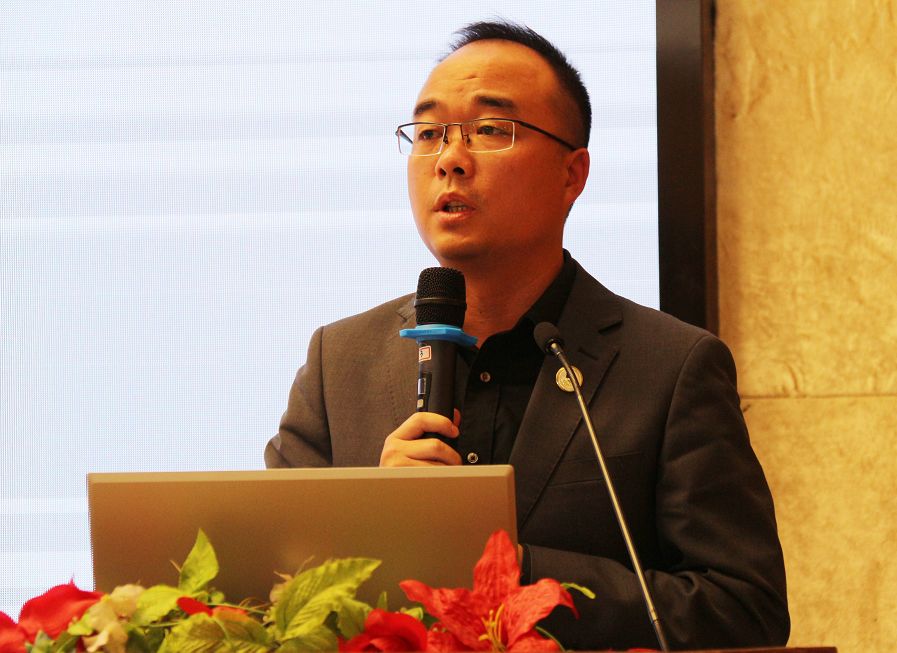 回顾过去我们硕果累累展望未来我们信心百倍