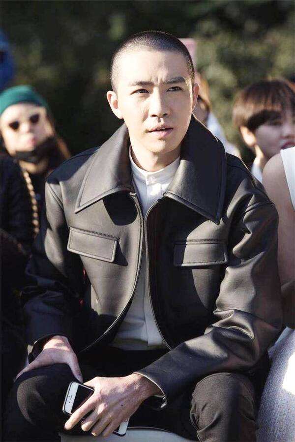 《爱在春天》在湖南卫视金鹰独播剧场播出,饰演第一男主角沈家豪,并