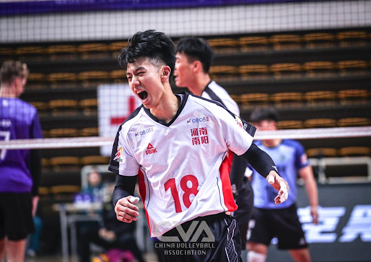 男排-崔建军16分河南3-0开门红 双外援压阵天津遭零封_李易泽