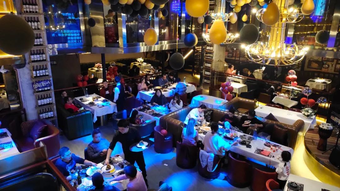 吃饭唱k酒吧一条龙这里已成为钦州热门的聚会打卡圣地