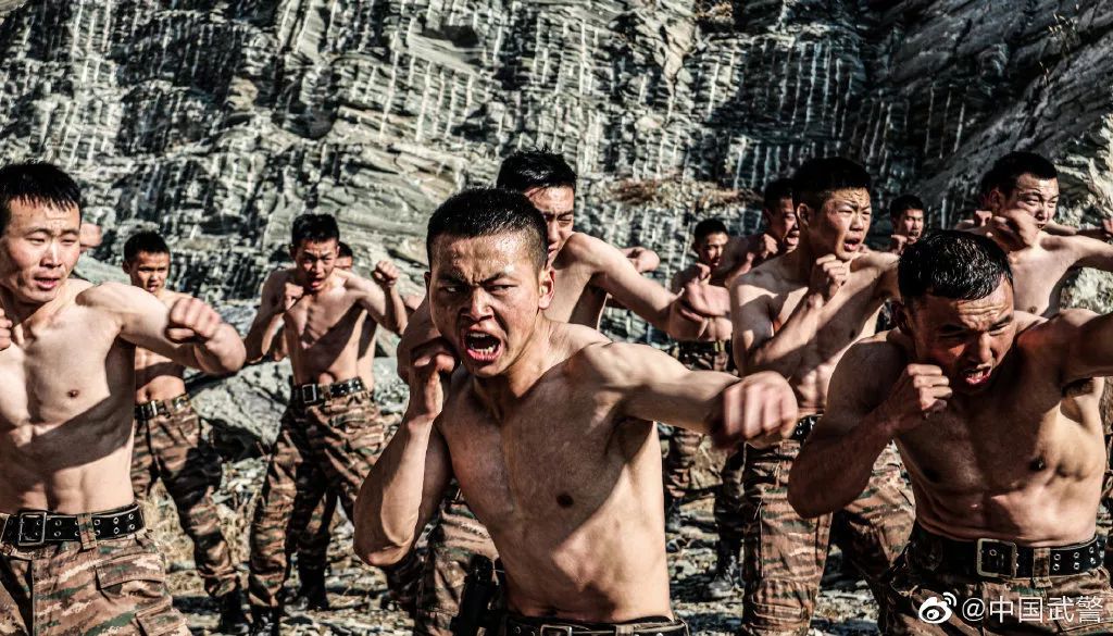 中国军人他们就是他们不是专业健身人员一举一动男友力爆棚8块腹肌