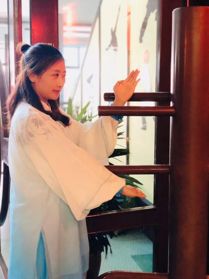 从选美皇后到武术冠军新加坡黄蓉夺冠记