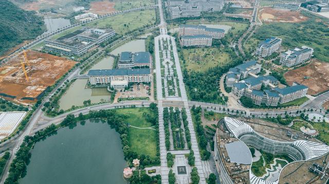 图虫人文摄影:航拍桂林电子科技大学花江校区