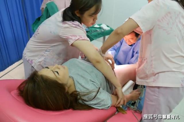 原创产妇第一次生娃太用力发出噗的一声医生多亏了口罩