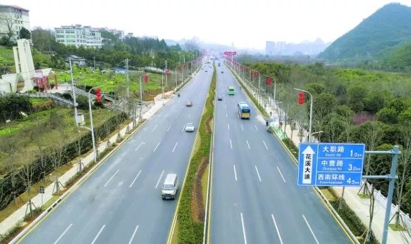 花溪大道主线全程不设红绿灯