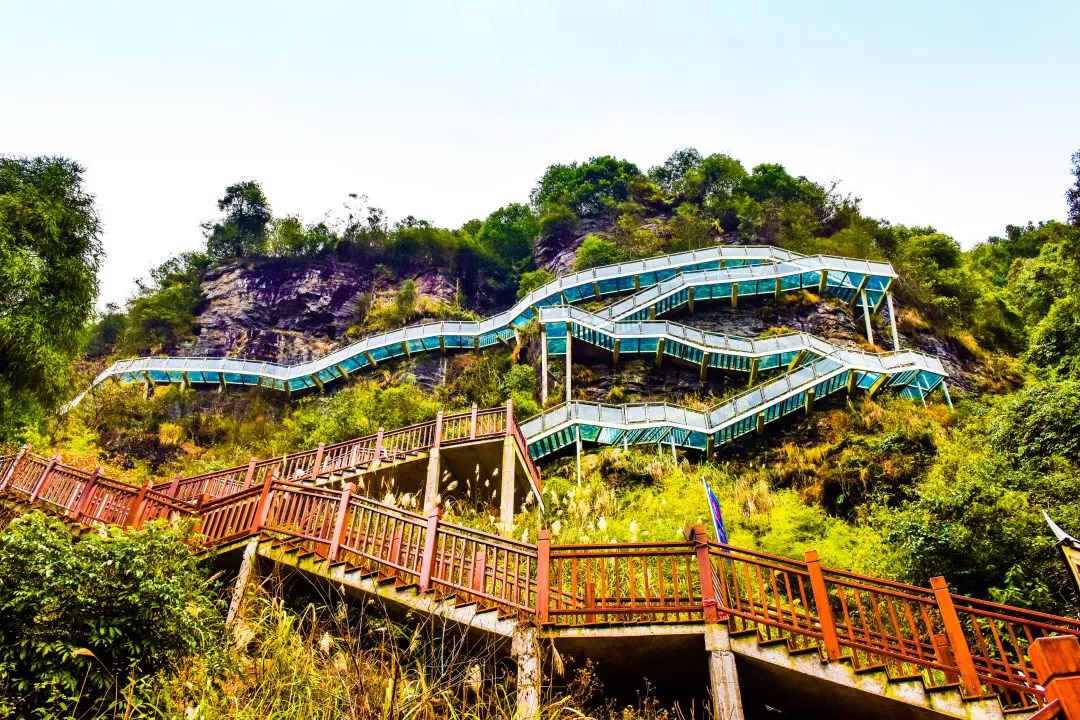 全市首条5d最美玻璃桥来咯溆浦穿岩山景区又出新名堂国家aaaa级景区