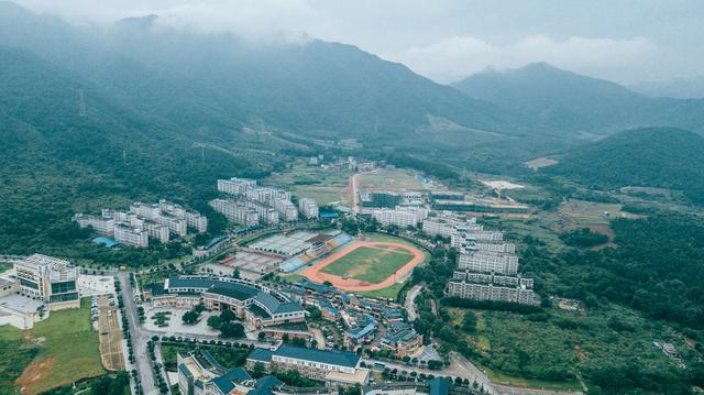 图虫人文摄影:航拍桂林电子科技大学花江校区