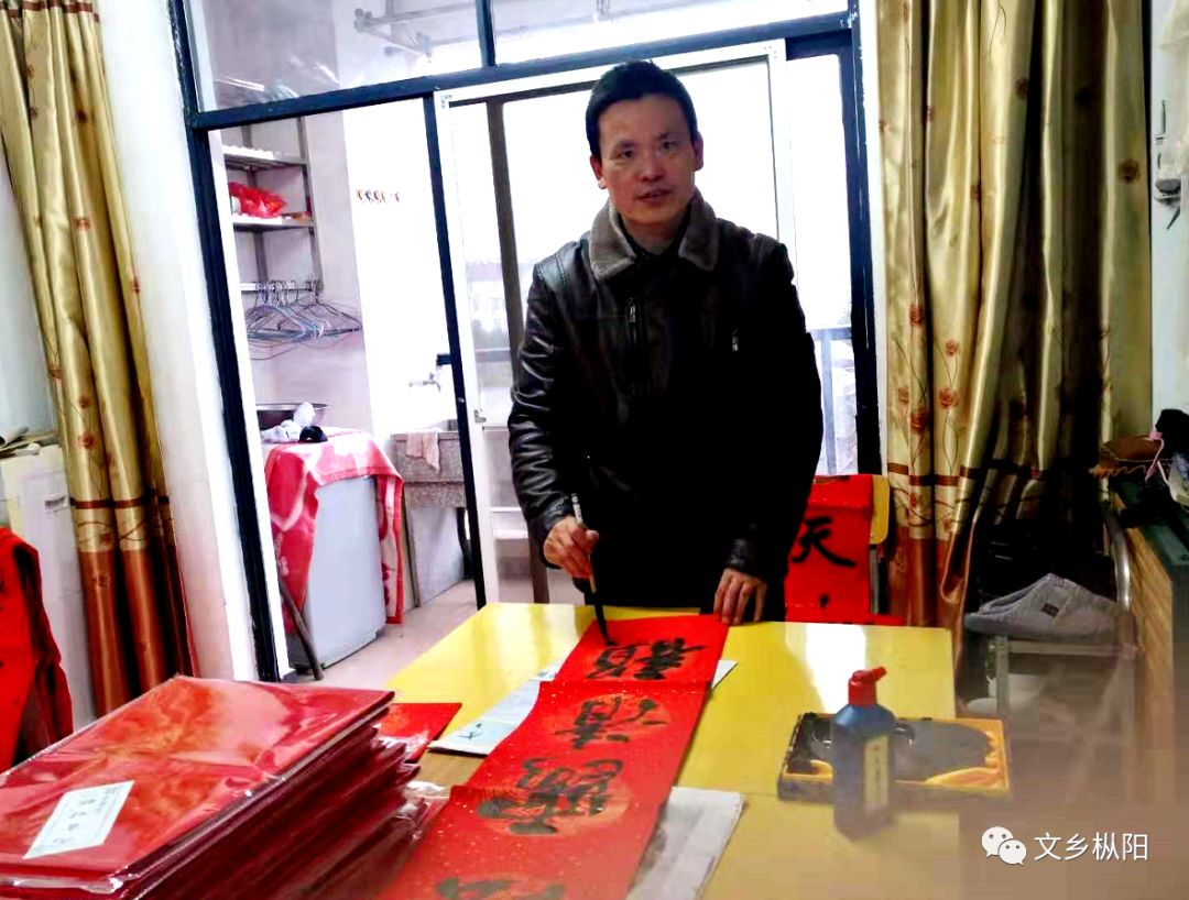 吴约中,浮山中学数学高级教师,文乡平台书法特邀撰写者,枞阳县作家