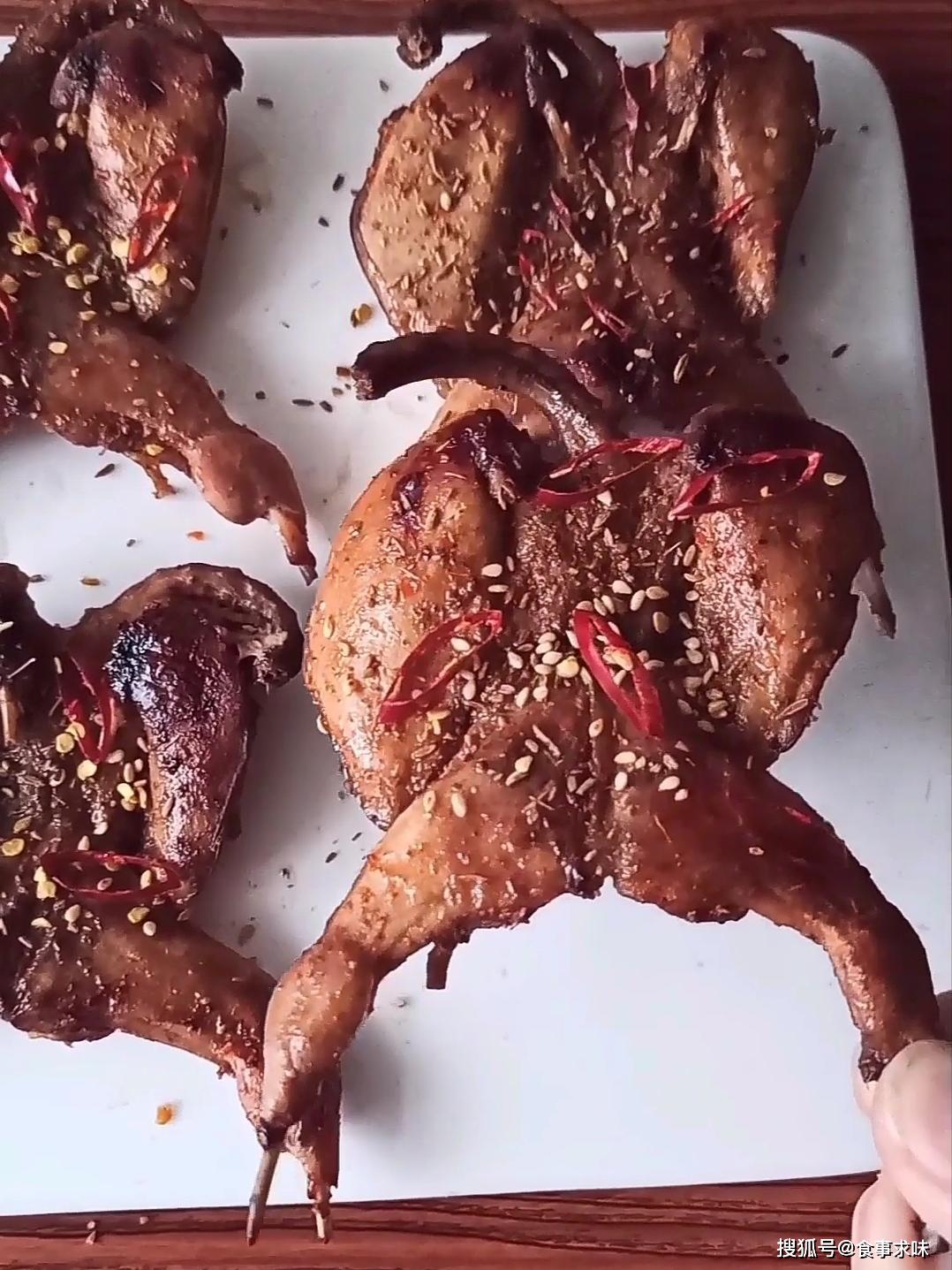 鹌鹑这样烤可真香,过年咱也来尝个鲜_锡纸