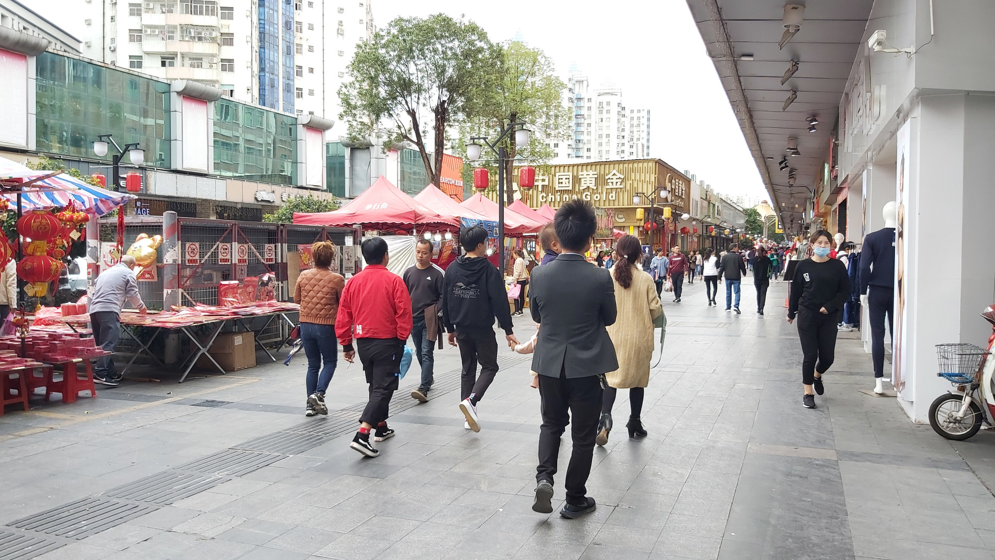 东莞东城步行街买衣服图片