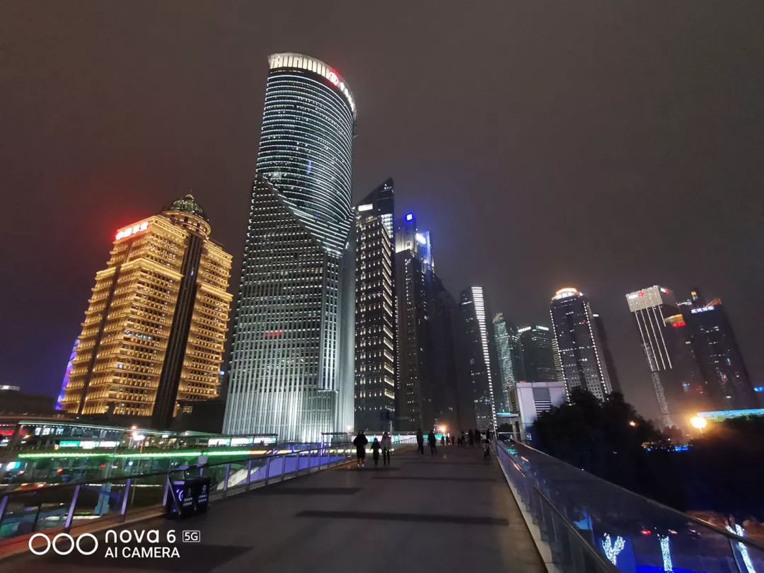 5g后置夜景模式拍摄总结可以说,华为nova6系列是一个集颜值与自拍实力