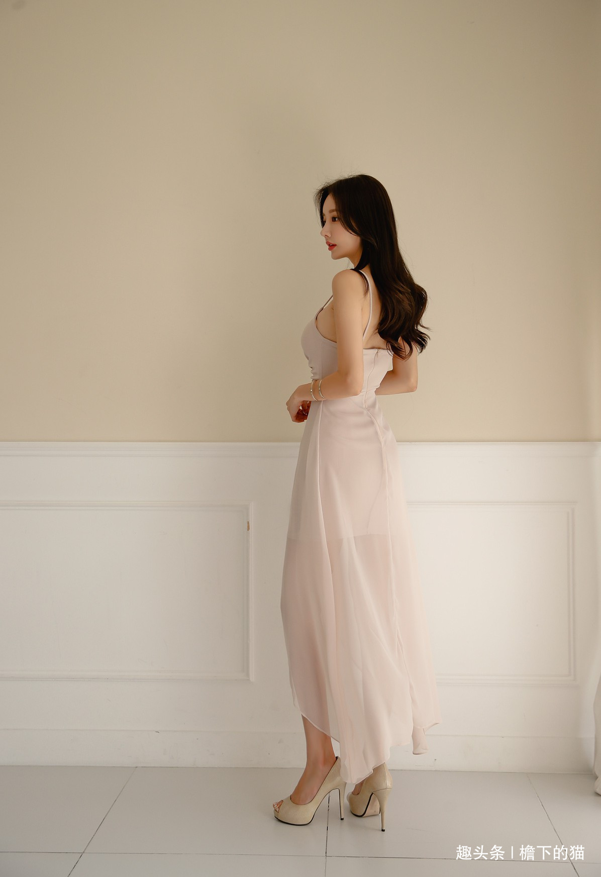 孙允珠-晨曦浆露吊肩透纱长裙鉴赏_裙子
