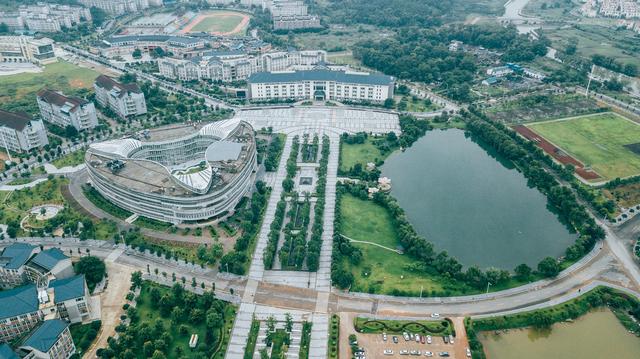 图虫人文摄影:航拍桂林电子科技大学花江校区