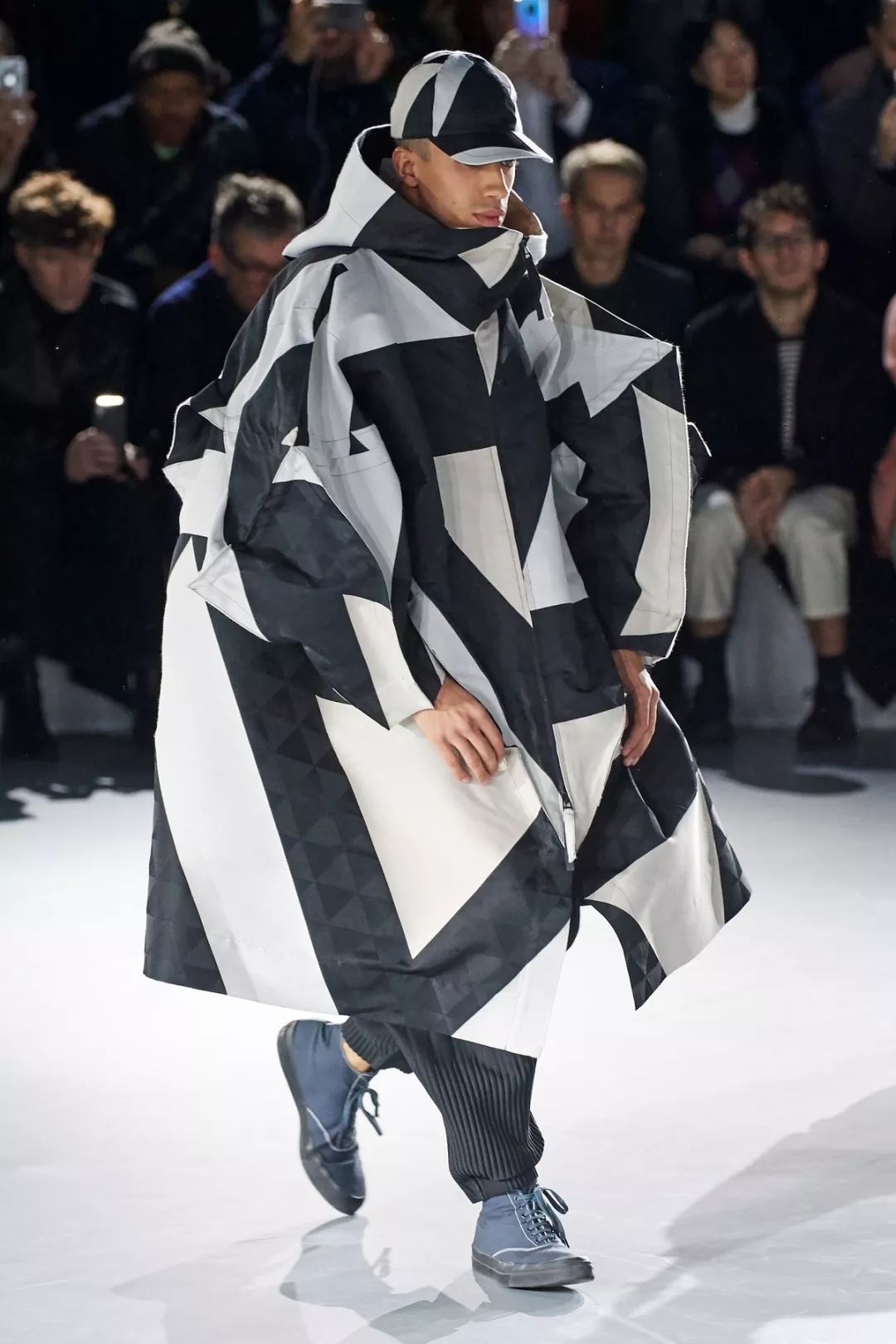 日本服装设计三巨头山本耀司川久保玲三宅一生2020秋冬全新系列发布