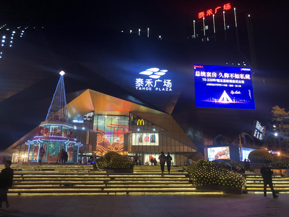 一站式时尚生活体验中心,拥有近4000平的市民休闲广场,满足了该片区