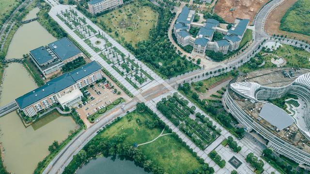 图虫人文摄影:航拍桂林电子科技大学花江校区