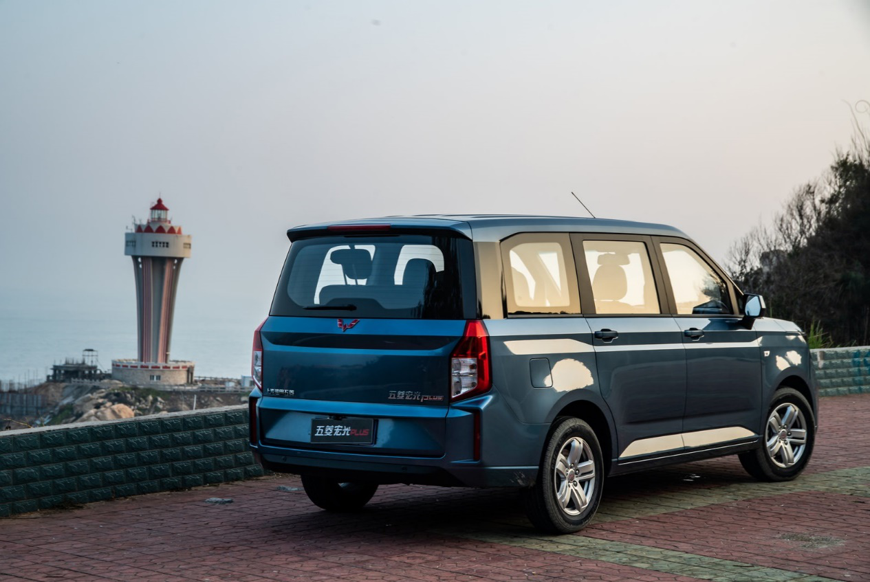 五菱宏光plus家商用两用兼顾一个两全其美的选择