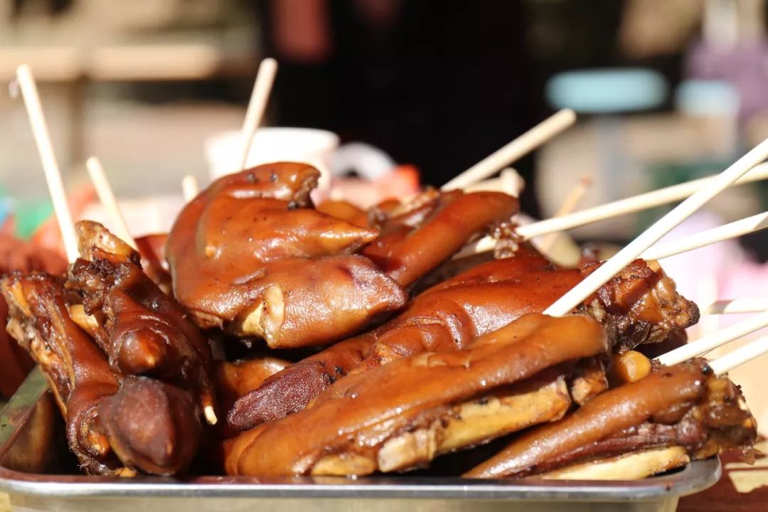 在普洱 有一种美食叫磨黑烧烤