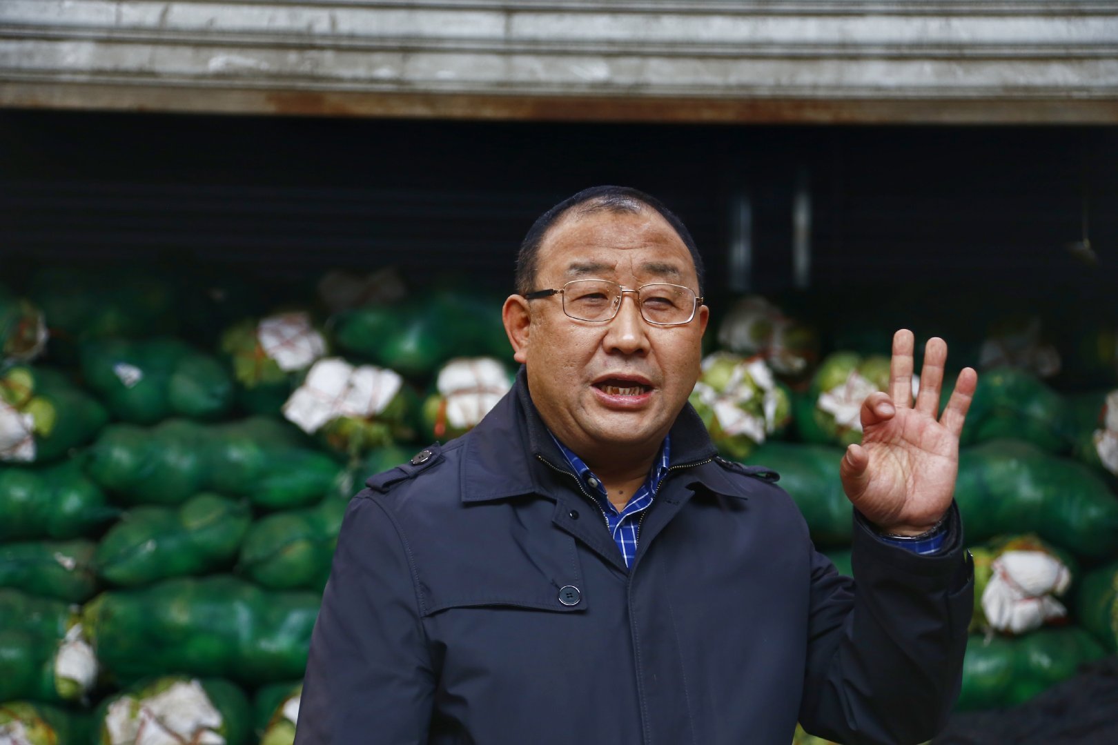 刘新峰介绍说,西部欣桥农产品物流中心目前共拥有固定摊位5000多个