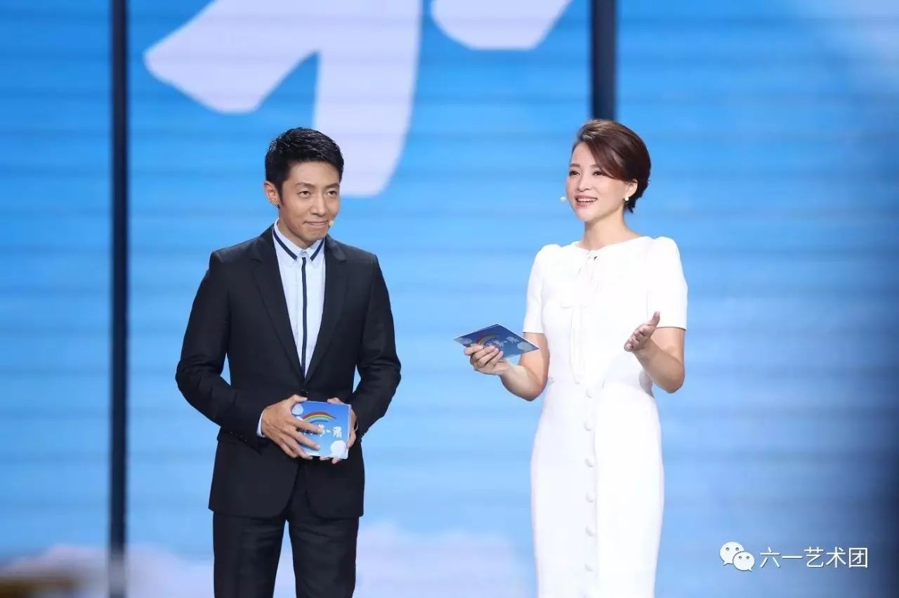 我娃与撒贝宁董卿吴磊吉克隽逸共同见证开学第一课中华骄傲