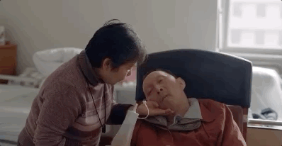 阿尔兹海默诊断后的平均余命约为3到9年,在吴开兰的细心照顾下,夫妻俩