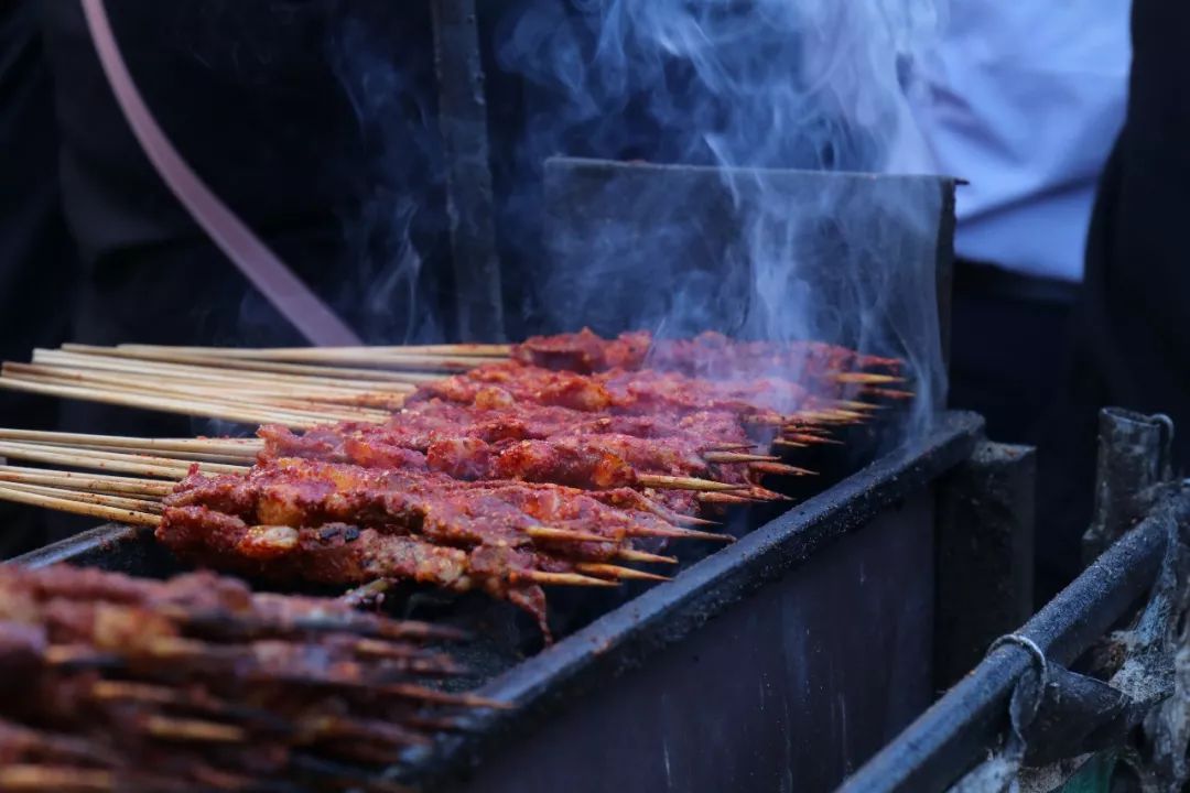 在普洱 有一种美食叫磨黑烧烤