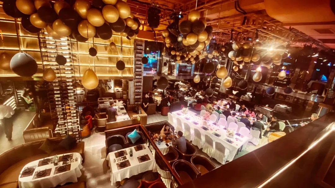 吃饭唱k酒吧一条龙这里已成为钦州热门的聚会打卡圣地