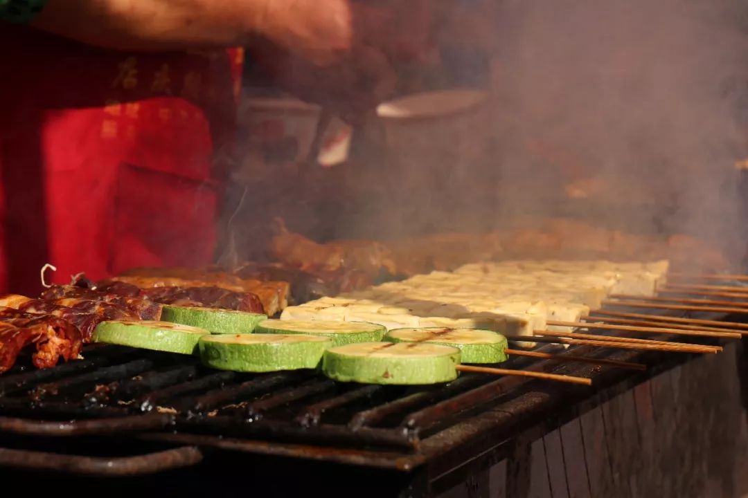 在普洱 有一种美食叫磨黑烧烤