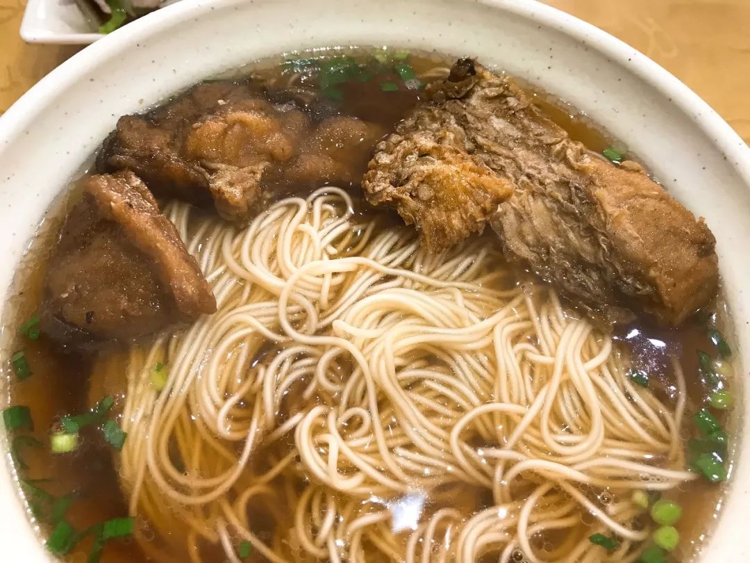 吴地感悟一碗红汤面开启无锡人美好的每一天