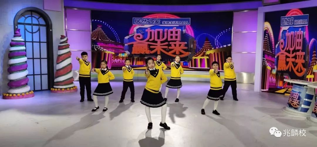 兆麟少先队参加黑龙江省电视台少儿频道加油赢未来节目录制