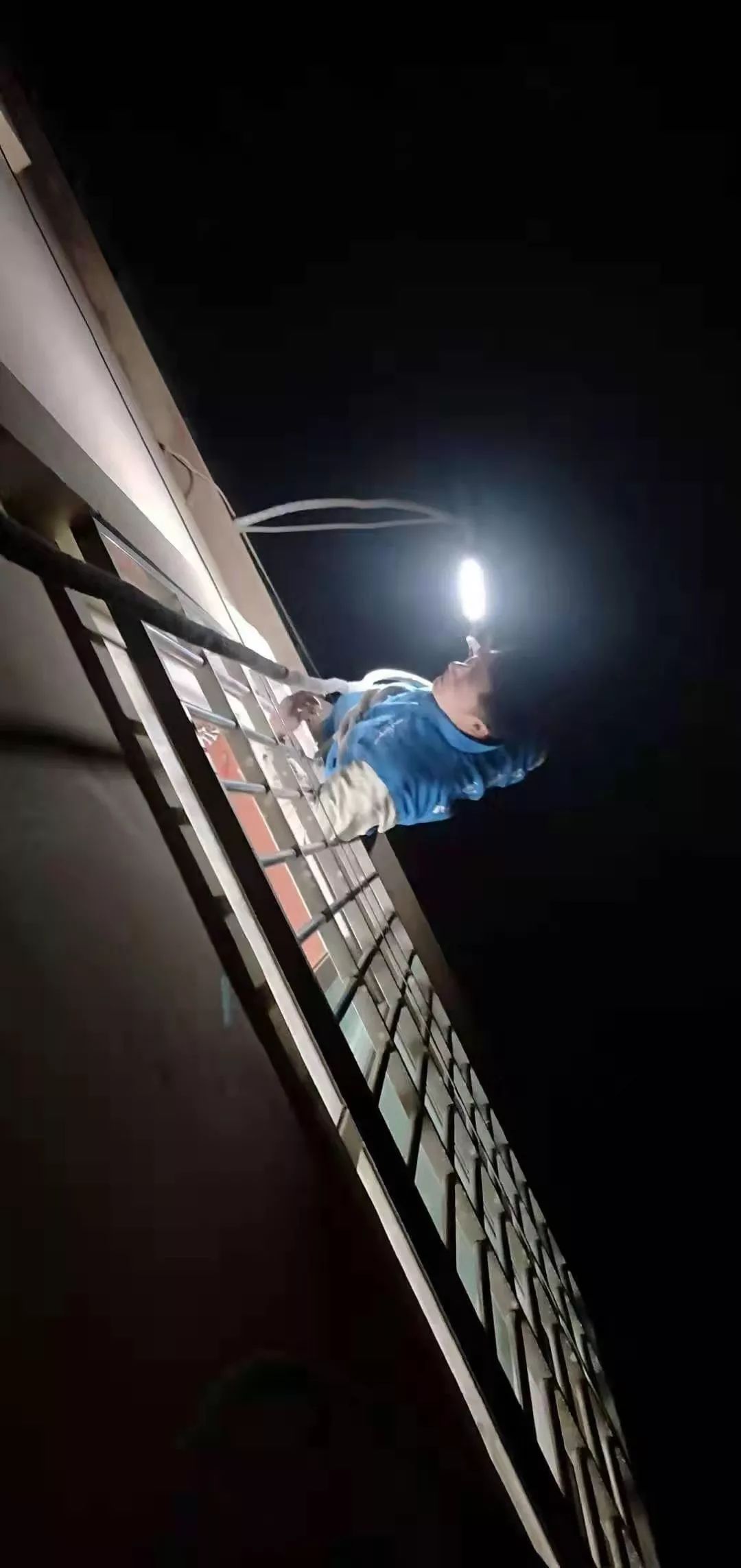 【服务分享】--- 九龙的蜘蛛人_空调