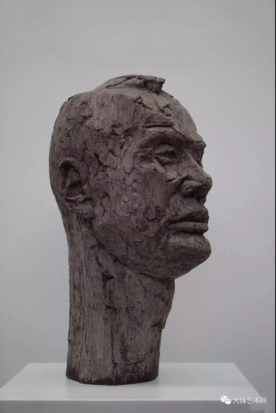 雕塑家陈涛他一直致力于人物题材的雕塑创作