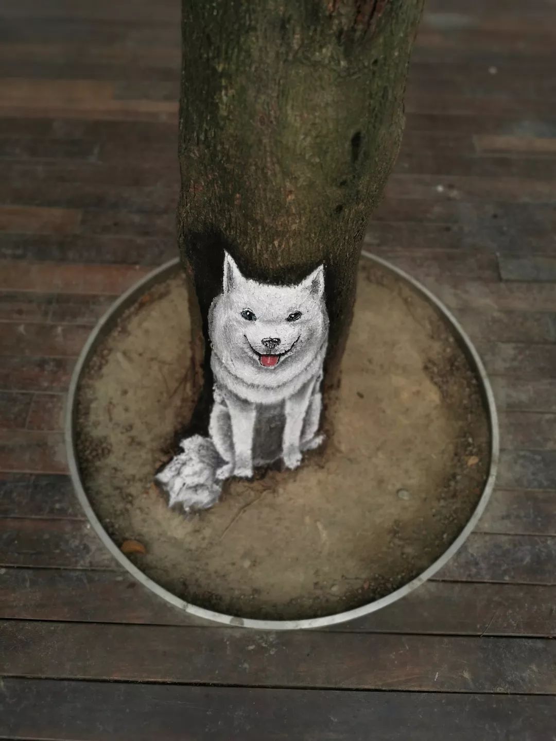 出来;利用树子的褶皱就把川剧变脸人物披风的线条行云流水般地表现出