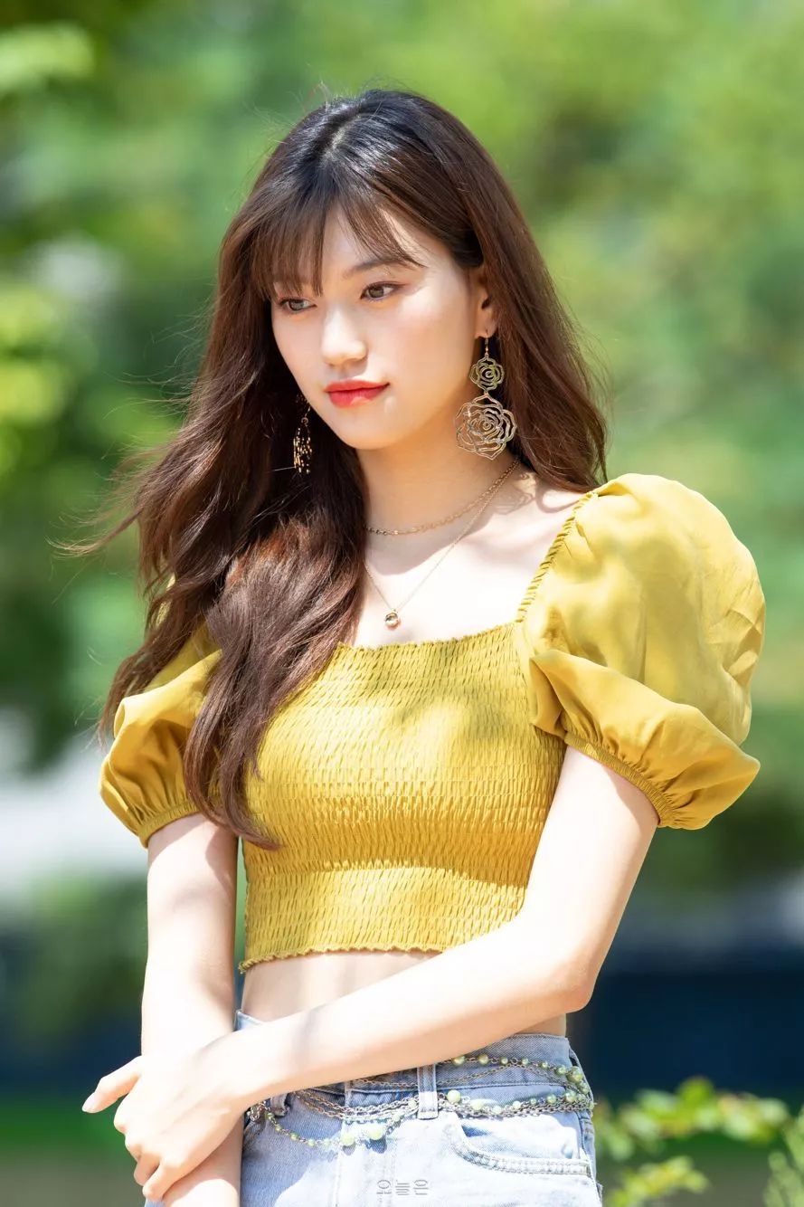 你呢我恋爱了身材堪比模特长相特别高级,性感又甜美又是一名大众墙头